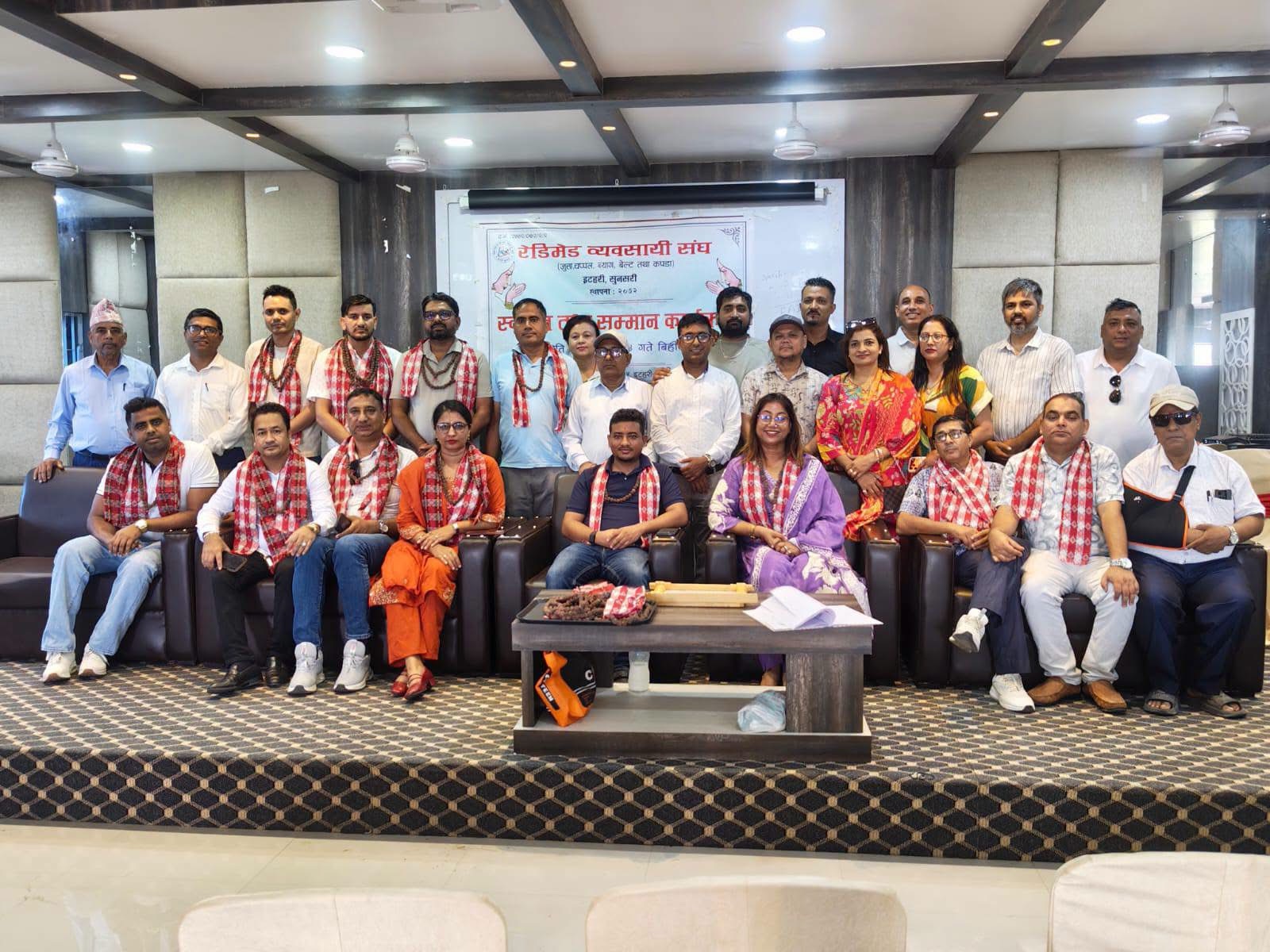 उद्योग वाणिज्य संघ इटहरीकी अध्यक्ष गायत्री कटुवाल भण्डारीलाई रेडिमेड व्यवसायी संघ इटहरीद्वारा स्वागत तथा सम्मान