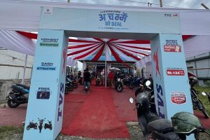 इटहरीमा TVS को ‘अपग्रेड हुनेलाई अचम्मै DEAL’ मेला सम्पन्न, ६० भन्दा बढी सवारी बिक्री