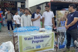 इटहरीमा रथयात्राका भक्तजनलाई १८डी पाथिभरा इन्टरटेनमेन्टको निःशुल्क पानी