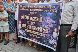 इटहरी–२० मा भोटेकोशी बाढीपीडितप्रति श्रद्धाञ्जली, दीप प्रज्वलनसहित शोकसभा