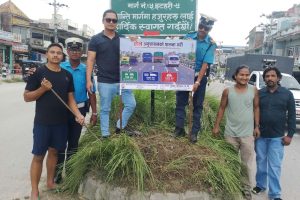 इटहरीमा सडक सुरक्षाका लागि रिफ्लेक्टर बोर्ड राखियो