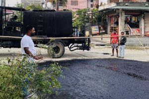 वर्षौंदेखिको सपना पूरा हुँदै, दुहबी–६ मा कालोपत्रे सडक निर्माण